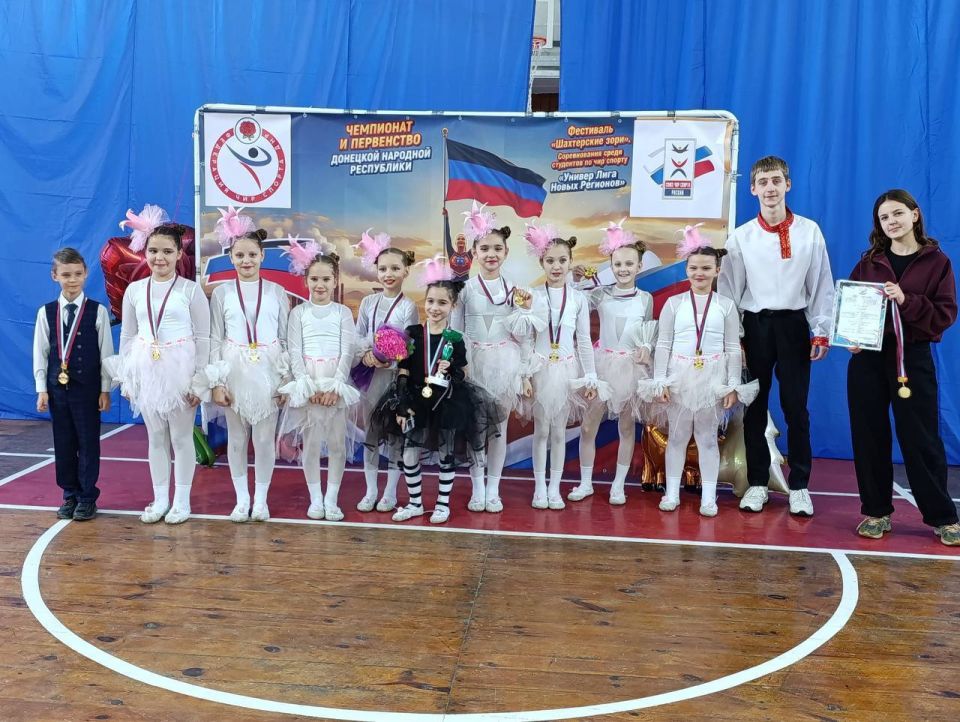 21 декабря в Донецкой Народной Республике прошли соревнования — «Первенство ДНР» в рамках спортивного фестиваля «Шахтёрские зори» в дисциплине чир-спорта 21 декабря в Донецкой Народной Республике прошли соревнования — «Первенство ДНР» в рамках спортивного фестиваля «Шахтёрские зори» в дисциплине чир-спорта