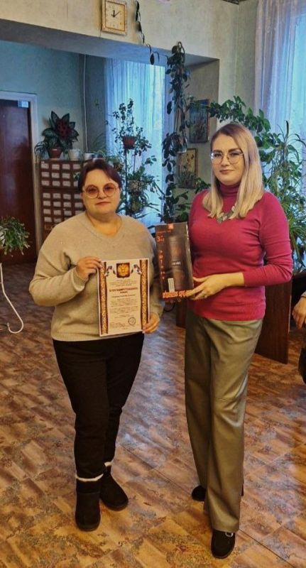 Сила единства: Вручение благодарственных писем и подарков активистам города Тореза Сила единства: Вручение благодарственных писем и подарков активистам города Тореза