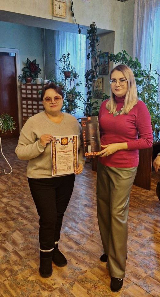 Сила единства: Вручение благодарственных писем и подарков активистам города Тореза Сила единства: Вручение благодарственных писем и подарков активистам города Тореза