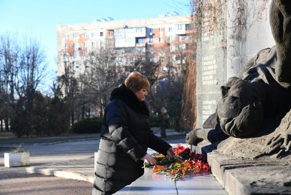 Сегодня, 25 декабря заместитель главы Администрации городского округа Макеевка Донецкой Народной Республики, председатель «Союза женщин города Макеевки» Регионального отделения «Союз женщин России» Ирина Сидякина, ... Сегодня, 25 декабря заместитель главы Администрации городского округа Макеевка Донецкой Народной Республики, председатель «Союза женщин города Макеевки» Регионального отделения «Союз женщин России» Ирина Сидякина, ...