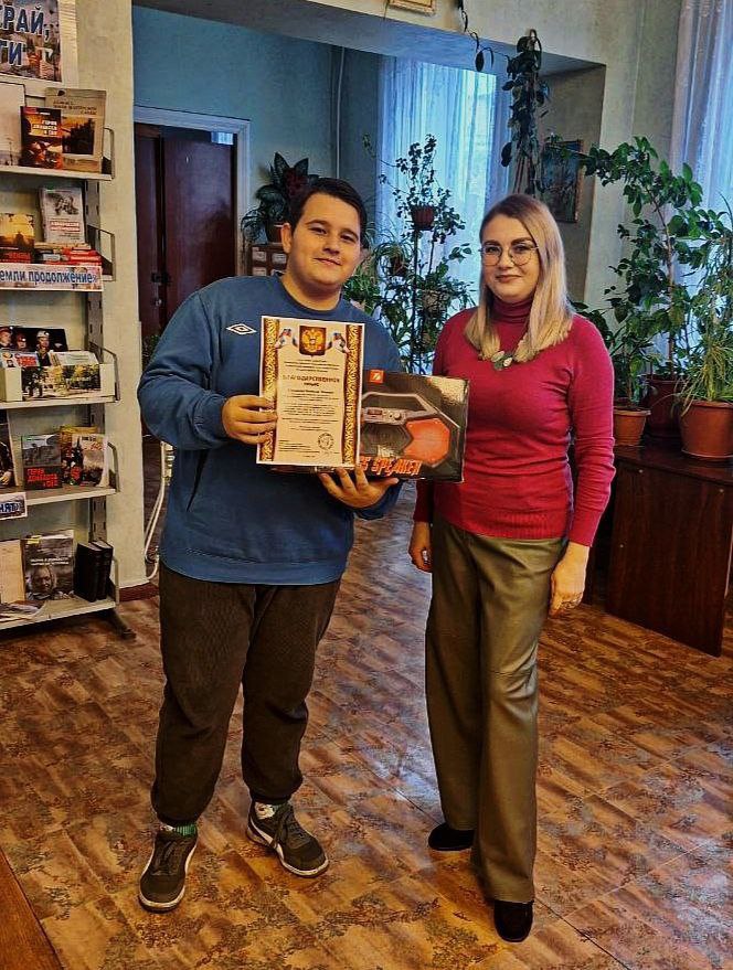 Сила единства: Вручение благодарственных писем и подарков активистам города Тореза Сила единства: Вручение благодарственных писем и подарков активистам города Тореза