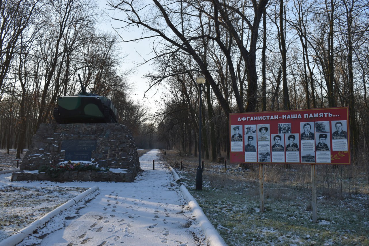 Игорь Лызов: Почтили память воинов-интернационалистов, исполнивших служебный долг за пределами Отечества, возложив цветы к памятнику воинам-интернационалистам