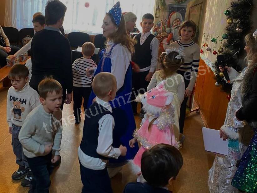 В Ворошиловском районе прошёл детский утренник «В гостях у новогодней сказки» В Ворошиловском районе прошёл детский утренник «В гостях у новогодней сказки»