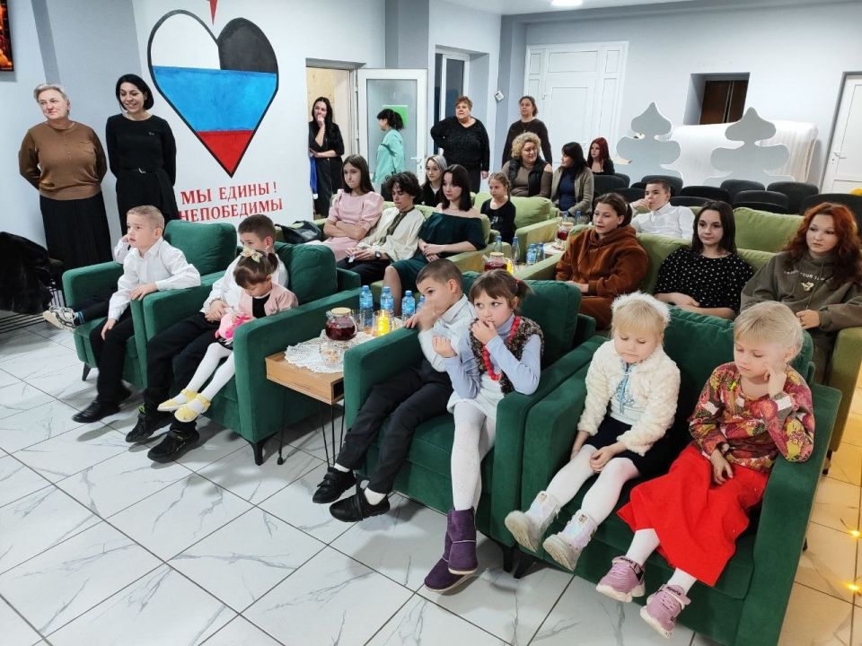 Иван Приходько: Новогоднее поздравление детей в Калининском районе Горловки продолжается Иван Приходько: Новогоднее поздравление детей в Калининском районе Горловки продолжается