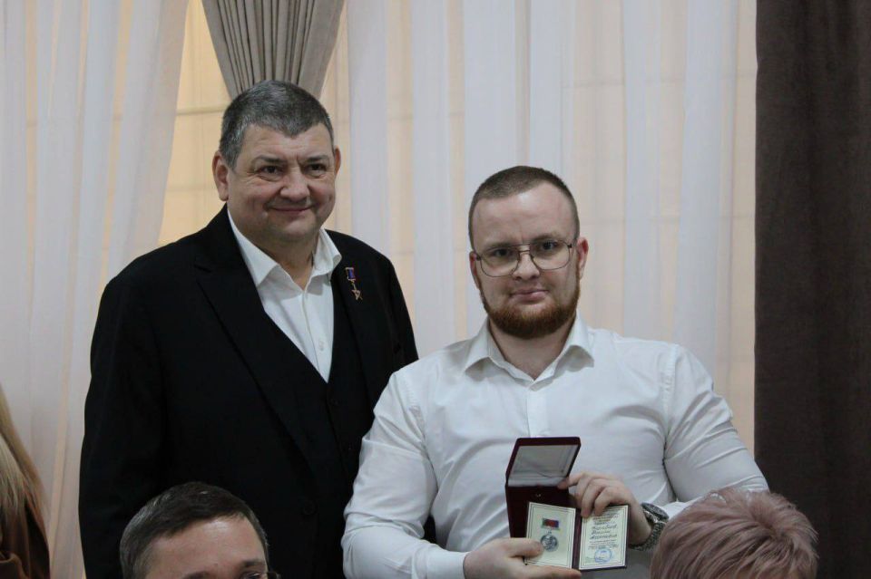 В Горловке наградили активистов «Движения Первых» и волонтеров В Горловке наградили активистов «Движения Первых» и волонтеров