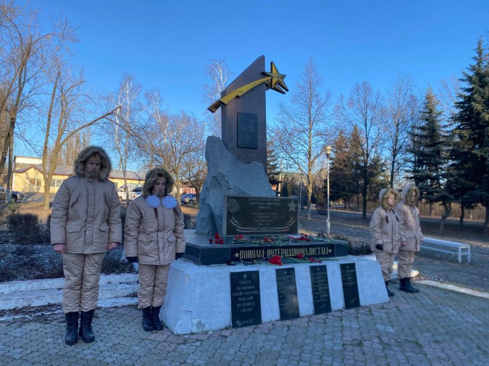 Евгений Поплавский: 25 декабря, в день 46-й годовщины ввода советских войск в Афганистан, у подножия памятника «Погибшим воинам-интернационалистам» состоялась торжественная церемония возложения цветов Евгений Поплавский: 25 декабря, в день 46-й годовщины ввода советских войск в Афганистан, у подножия памятника «Погибшим воинам-интернационалистам» состоялась торжественная церемония возложения цветов