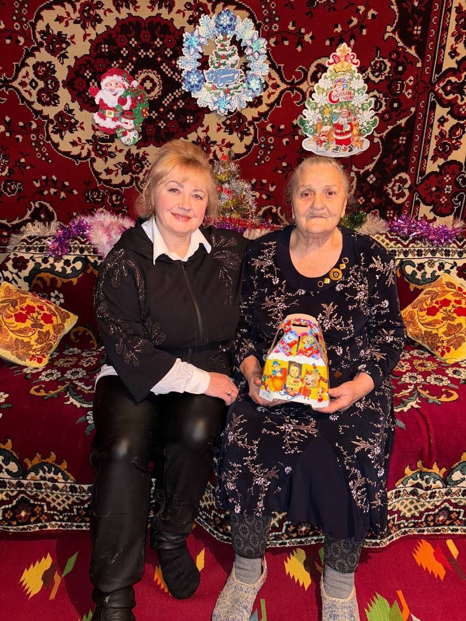 Новогодние хлопоты с душой: социальные услуги и праздничное настроение