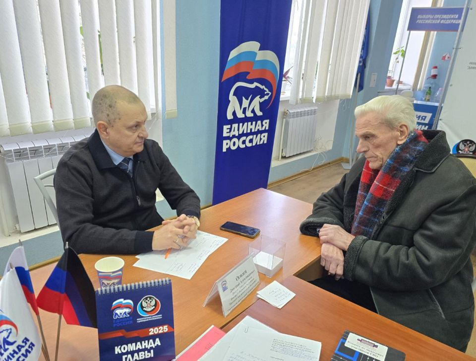 Дмитрий Огилец: Вчера 25.12.2025г. Провёл приём граждан в общественной приёмной Единой России в г.Харцызск Дмитрий Огилец: Вчера 25.12.2025г. Провёл приём граждан в общественной приёмной Единой России в г.Харцызск