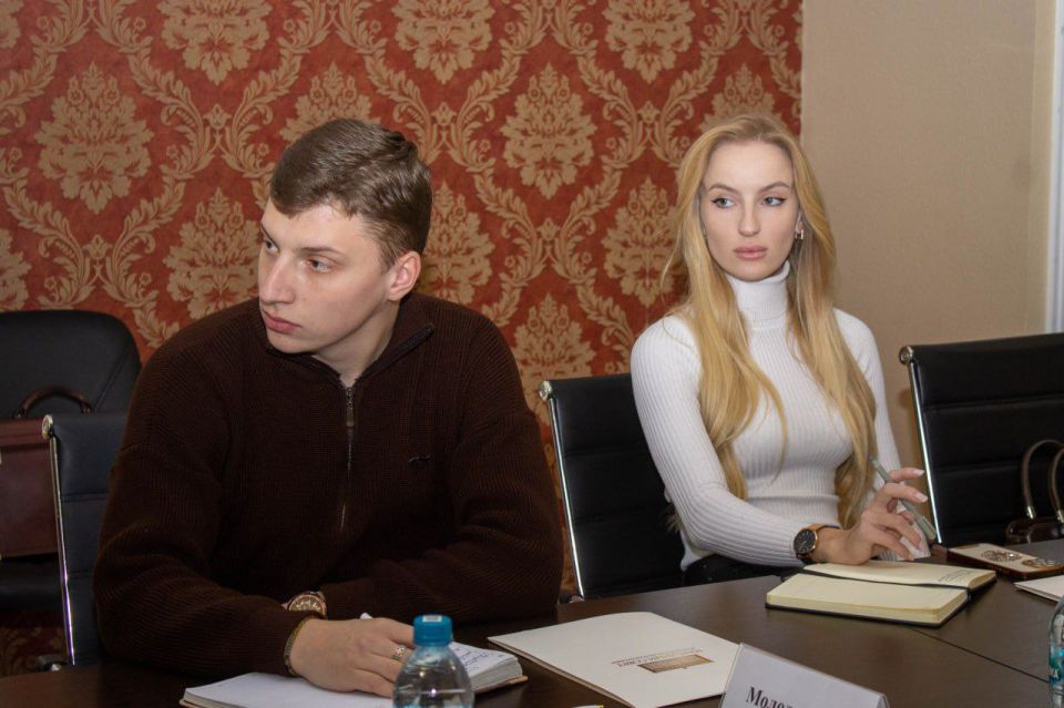 Взаимодействие со старшими коллегами Взаимодействие со старшими коллегами