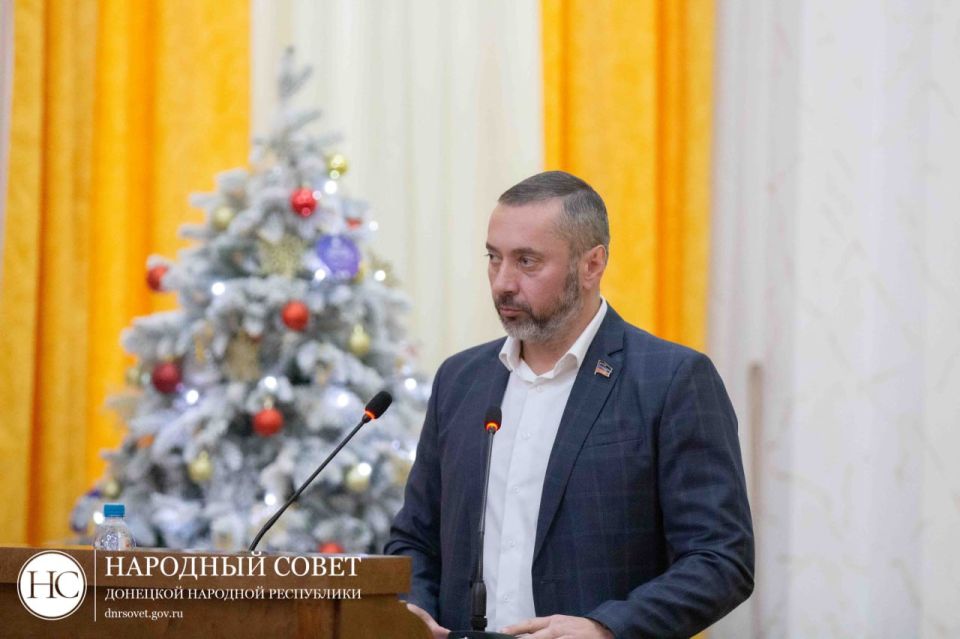 Фоторепортаж: Пленарное заседание Народного Совета ДНР Фоторепортаж: Пленарное заседание Народного Совета ДНР