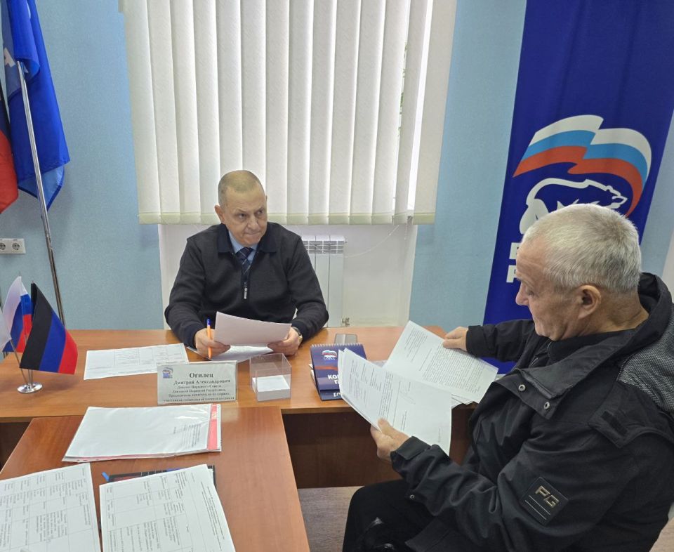 Дмитрий Огилец: Вчера 25.12.2025г. Провёл приём граждан в общественной приёмной Единой России в г.Харцызск Дмитрий Огилец: Вчера 25.12.2025г. Провёл приём граждан в общественной приёмной Единой России в г.Харцызск