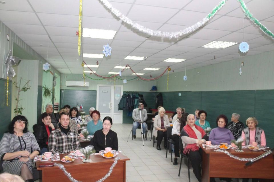 «Новогодний серпантин» для «Жизнелюбов» «Новогодний серпантин» для «Жизнелюбов»