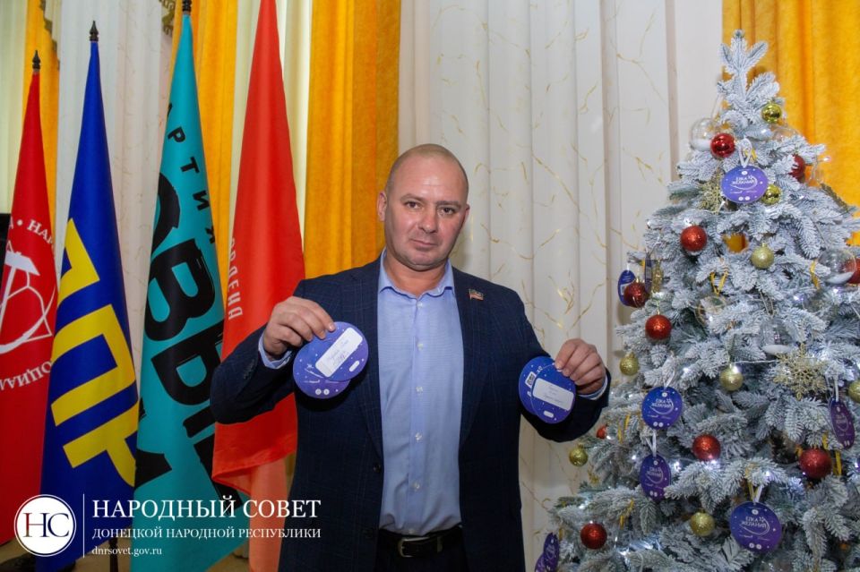 Депутаты Народного Совета принимают участие во Всероссийской благотворительной акции «Елка желаний» Депутаты Народного Совета принимают участие во Всероссийской благотворительной акции «Елка желаний»