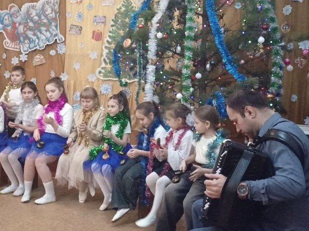 В Шахтерской районной школе искусств прошел утренник В Шахтерской районной школе искусств прошел утренник