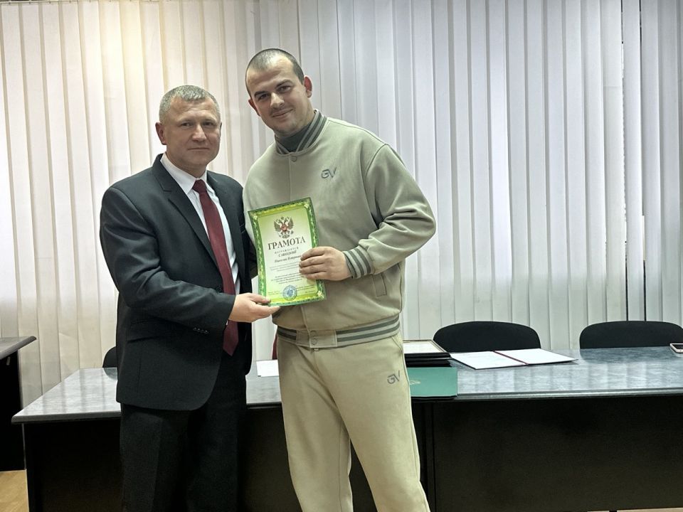 В преддверии Нового года наградил лучших сотрудников Министерства природных ресурсов и экологии Донецкой Народной Республики и подведомственных учреждений В преддверии Нового года наградил лучших сотрудников Министерства природных ресурсов и экологии Донецкой Народной Республики и подведомственных учреждений