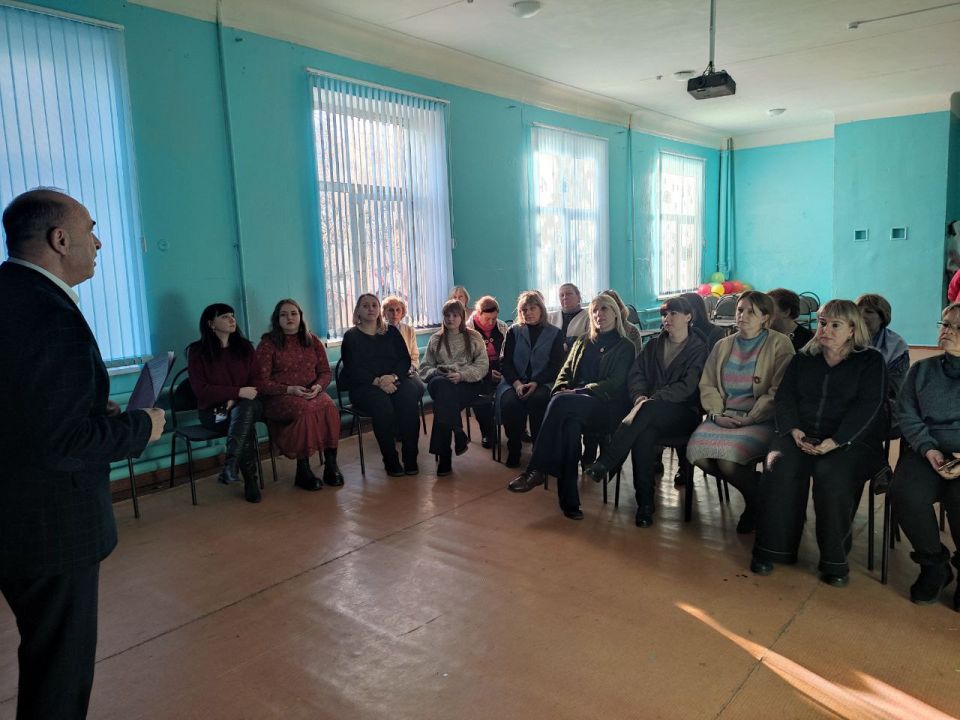 Депутат Макеевского городского совета Александр Подгорный провел встречу с трудовым коллективом Государственного бюджетного общеобразовательного учреждения «Средняя школа № 4 городского округа Макеевка» Донецкой Народной... Депутат Макеевского городского совета Александр Подгорный провел встречу с трудовым коллективом Государственного бюджетного общеобразовательного учреждения «Средняя школа № 4 городского округа Макеевка» Донецкой Народной...