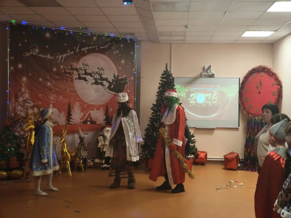 В стенах ГБОУ "Школа №2 г.о. Дебальцево" царила настоящая сказка! Для учеников 1-4 классов по партийному проекту "Женское Движение" был организован незабываемый новогодний утренник, который зажег праздничное настроение не... В стенах ГБОУ "Школа №2 г.о. Дебальцево" царила настоящая сказка! Для учеников 1-4 классов по партийному проекту "Женское Движение" был организован незабываемый новогодний утренник, который зажег праздничное настроение не...