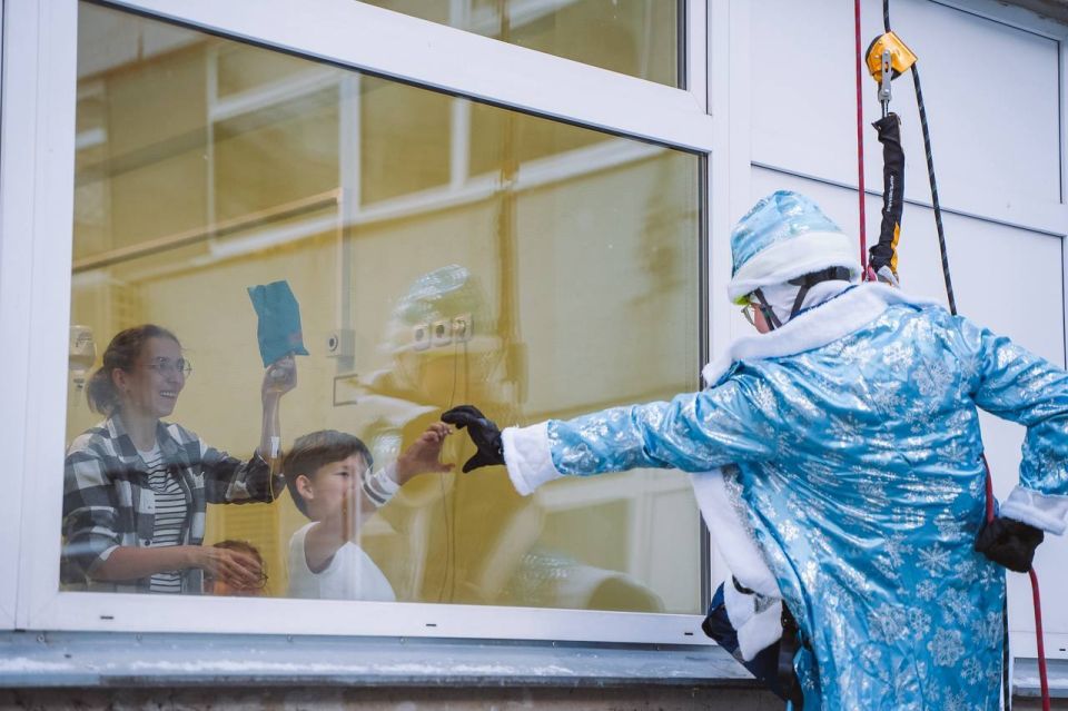 Добровольцы ВСКС поздравляют детей с наступающим Новым годом Добровольцы ВСКС поздравляют детей с наступающим Новым годом