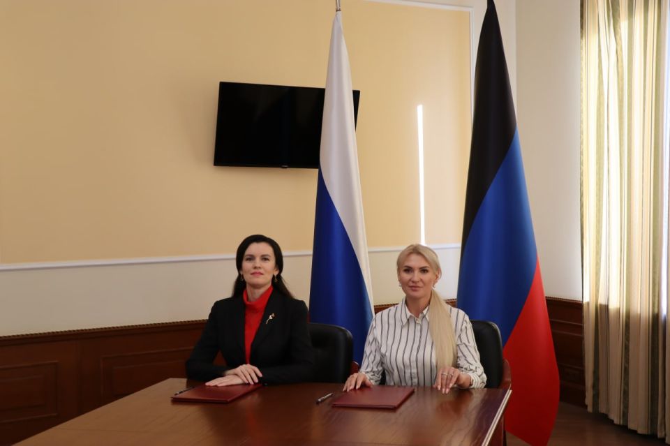 Дарья Морозова: В Донецке подписано соглашение о сотрудничестве между Представительством Министерства Иностранных Дел России в г. Донецке и Уполномоченным по правам человека в Донецкой Народной Республике Дарья Морозова: В Донецке подписано соглашение о сотрудничестве между Представительством Министерства Иностранных Дел России в г. Донецке и Уполномоченным по правам человека в Донецкой Народной Республике