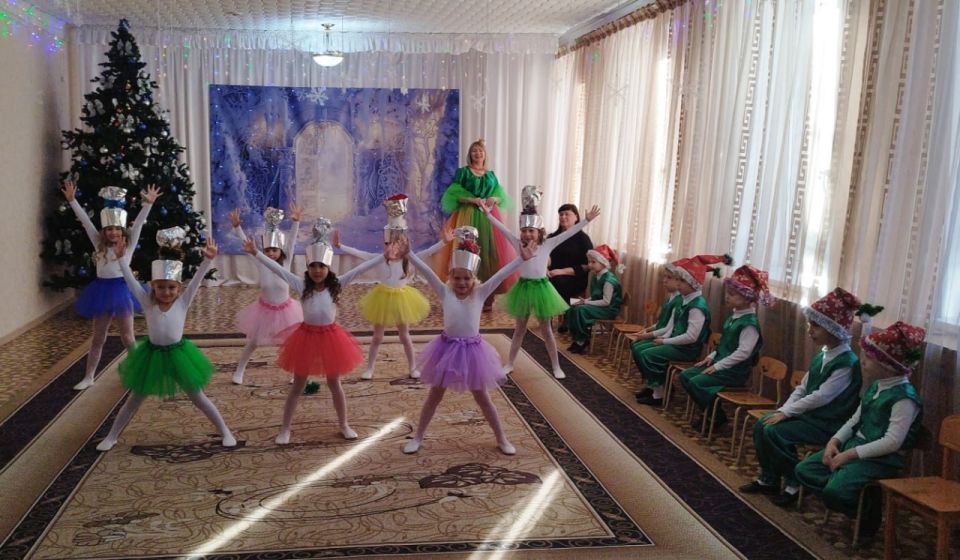 Новогодние праздники в детских садах Новогодние праздники в детских садах