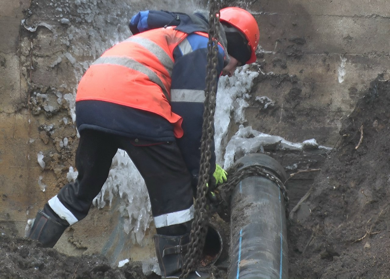 Роман Конев: ФИЛИАЛ «ГОРЛОВСКОЕ ПУВКХ» ГУП ДНР «ВОДА ДОНБАССА» совместно с коллегами из шеф-региона Кузбасс Роман Конев: ФИЛИАЛ «ГОРЛОВСКОЕ ПУВКХ» ГУП ДНР «ВОДА ДОНБАССА» совместно с коллегами из шеф-региона Кузбасс