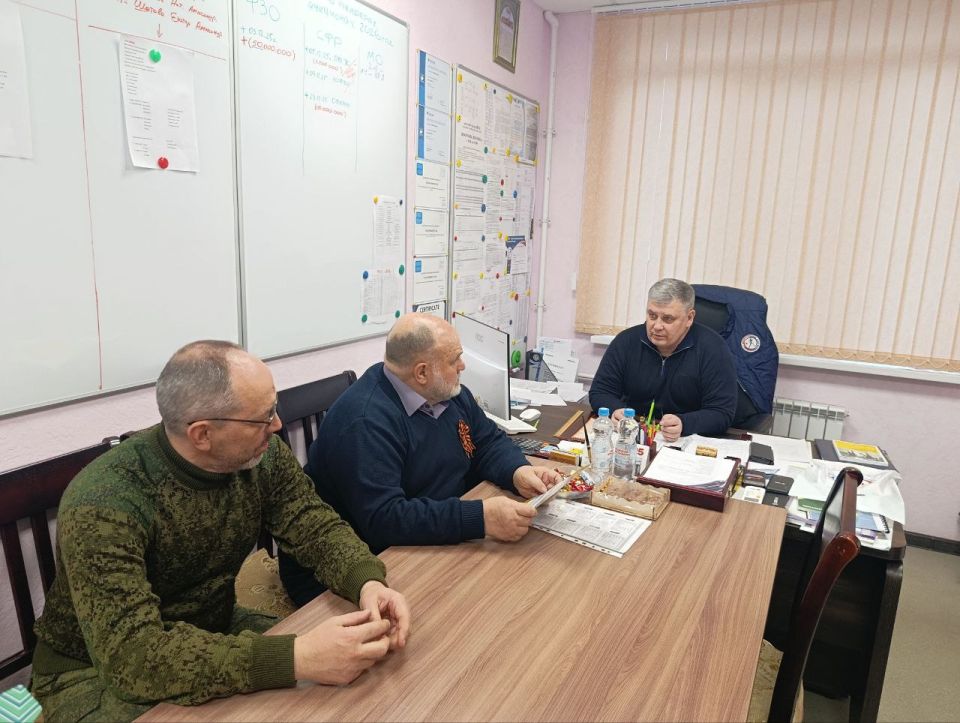 26 декабря 2025 года депутат Народного Совета ДНР, председатель РОО "Союз ветеранов Донбасса "Беркут" Юрий Викторович Сивоконенко с помощниками посетили Донецкий республиканский протезно-ортопедический центр, где вручил... 26 декабря 2025 года депутат Народного Совета ДНР, председатель РОО "Союз ветеранов Донбасса "Беркут" Юрий Викторович Сивоконенко с помощниками посетили Донецкий республиканский протезно-ортопедический центр, где вручил...