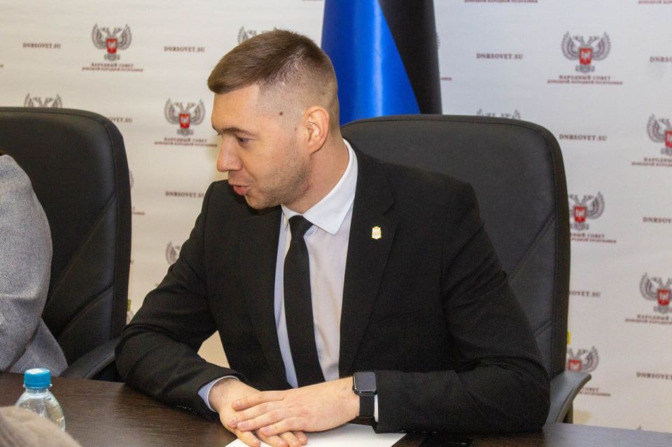 Взаимодействие со старшими коллегами Взаимодействие со старшими коллегами