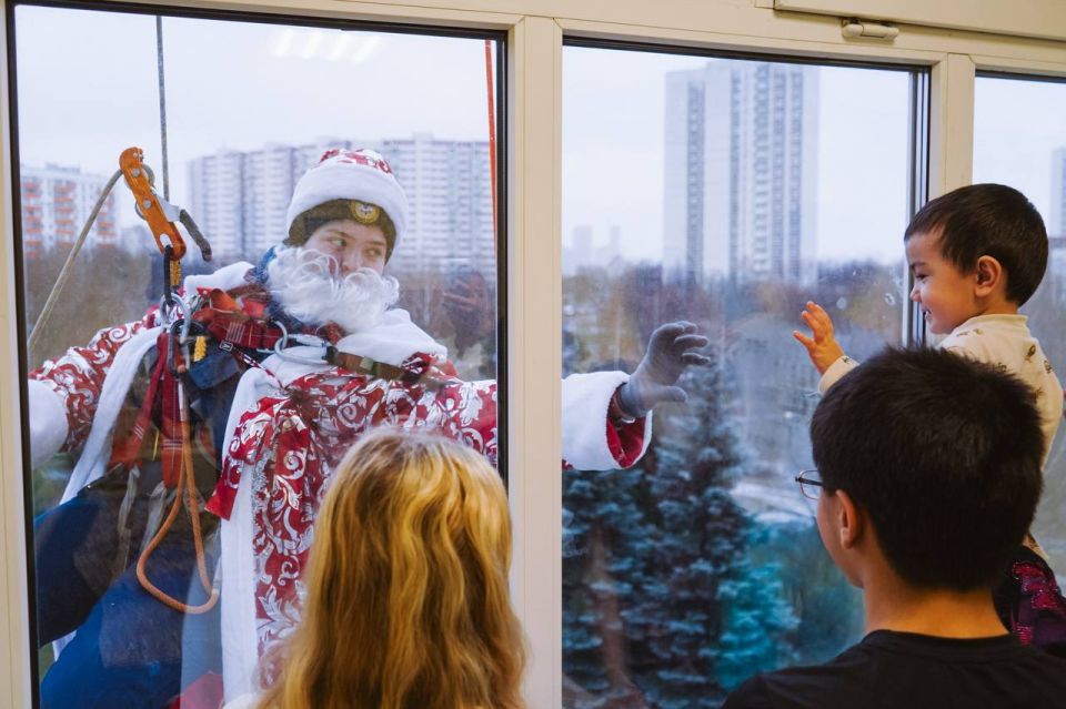 Добровольцы ВСКС поздравляют детей с наступающим Новым годом Добровольцы ВСКС поздравляют детей с наступающим Новым годом