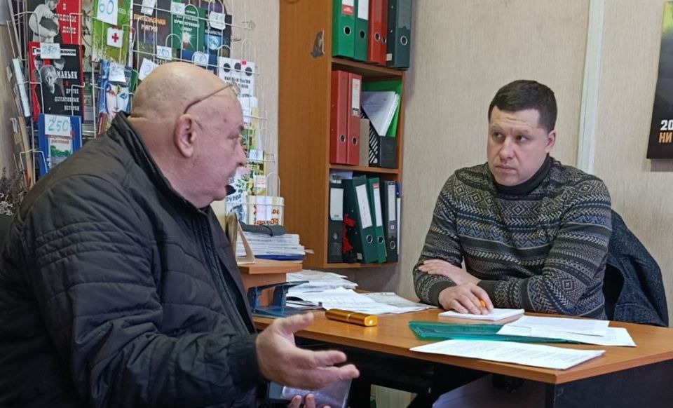 ПРИЕМ ГРАЖДАН. В последние дни декабря депутаты Донецкого городского совета Владимир Кириченко, Евгения Мажара, Сергей Семичасный и Татьяна Шаповал провели приемы граждан ПРИЕМ ГРАЖДАН. В последние дни декабря депутаты Донецкого городского совета Владимир Кириченко, Евгения Мажара, Сергей Семичасный и Татьяна Шаповал провели приемы граждан