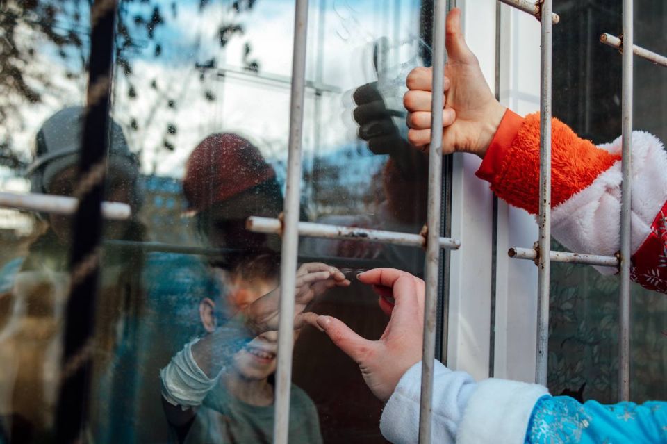 Добровольцы ВСКС поздравляют детей с наступающим Новым годом Добровольцы ВСКС поздравляют детей с наступающим Новым годом