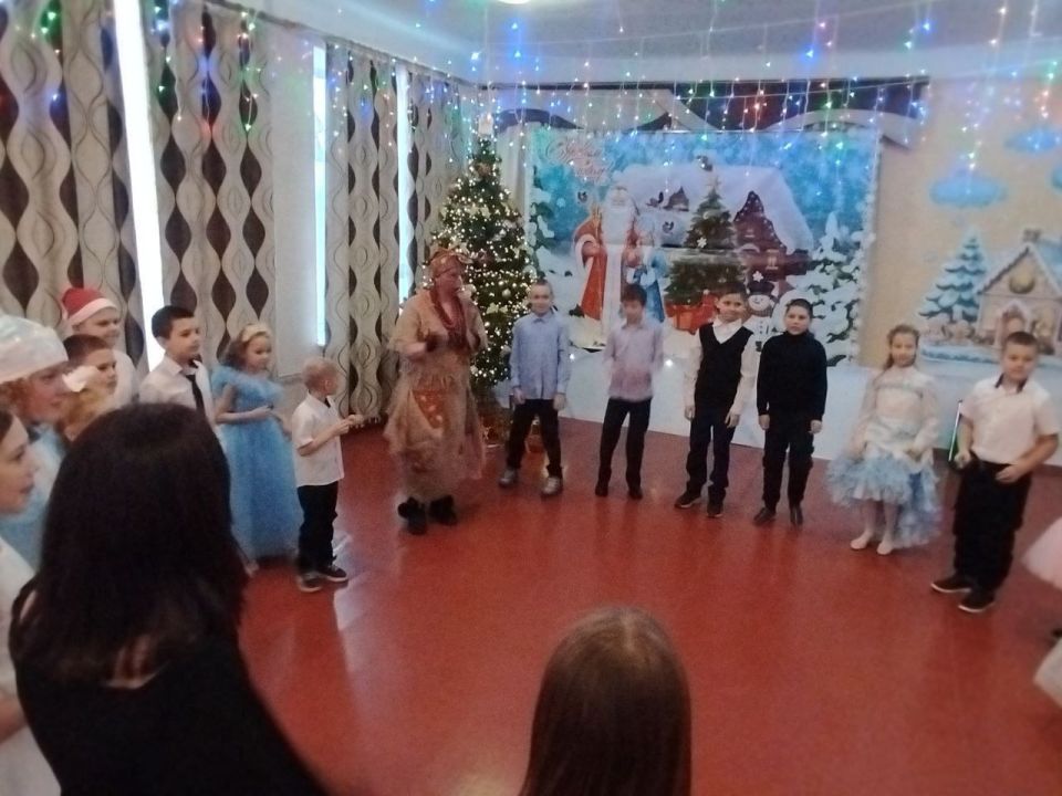 Новогодний утренник для 1–6 классов: яркие моменты! Новогодний утренник для 1–6 классов: яркие моменты!