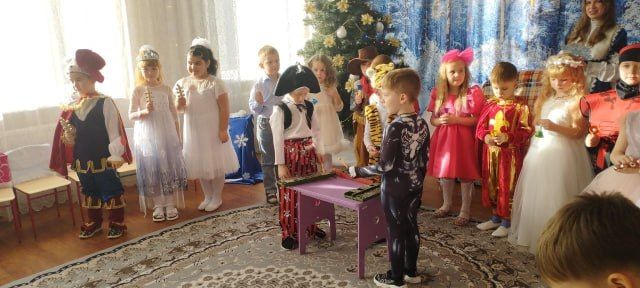 Только раз под Новый год, чудеса случаются Только раз под Новый год, чудеса случаются