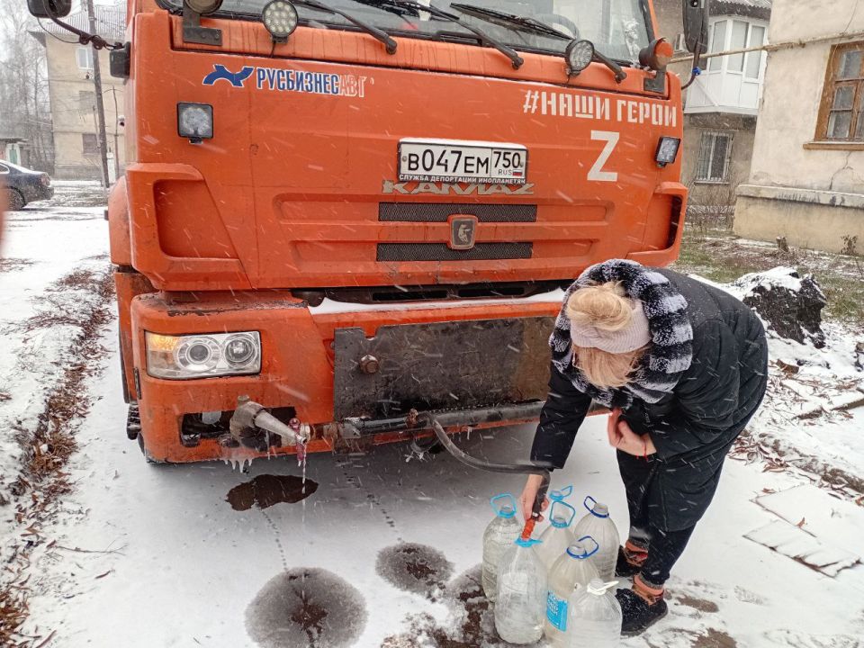 Сегодня, 26 декабря, в Кировском внутригородском районе, согласно поступившим заявкам, был организован подвоз воды для жителей домов, в которые в установленный графиком день не поступила вода Сегодня, 26 декабря, в Кировском внутригородском районе, согласно поступившим заявкам, был организован подвоз воды для жителей домов, в которые в установленный графиком день не поступила вода