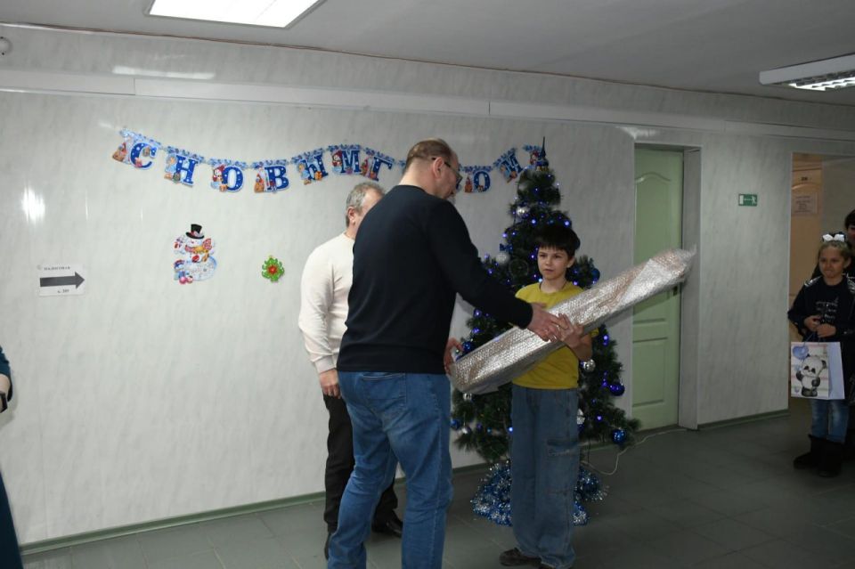 Детям из Кировского вручили подарки от замгубернаторов Владимирской области в рамках акции «Елка желаний» Детям из Кировского вручили подарки от замгубернаторов Владимирской области в рамках акции «Елка желаний»