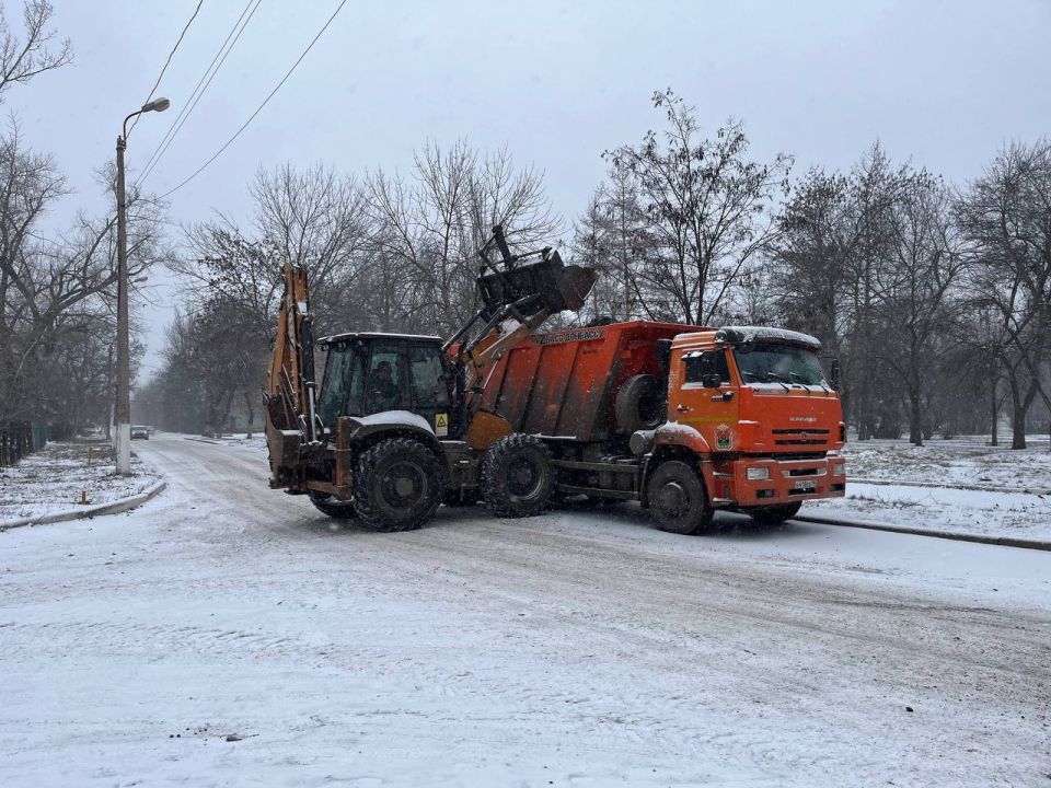 МУП «Простор» ежедневно выполняет все необходимые работы по содержанию городских улиц МУП «Простор» ежедневно выполняет все необходимые работы по содержанию городских улиц