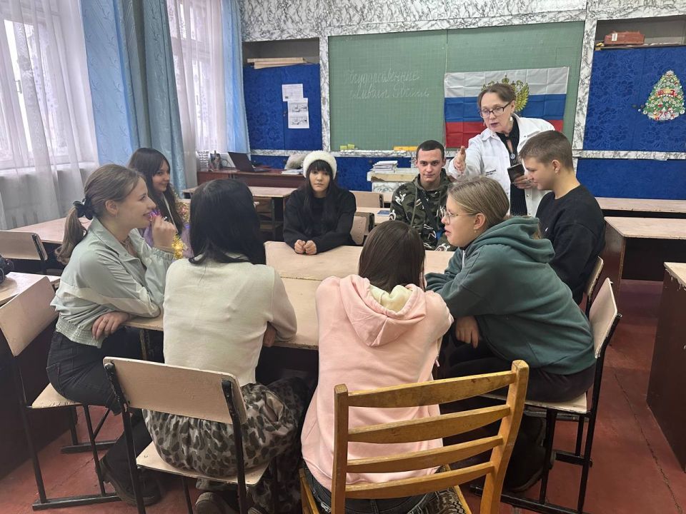 День принятия Федеральных конституционных законов о государственных символах Российской Федерации День принятия Федеральных конституционных законов о государственных символах Российской Федерации