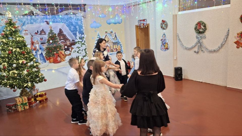 Новогодний утренник для 1–6 классов: яркие моменты! Новогодний утренник для 1–6 классов: яркие моменты!