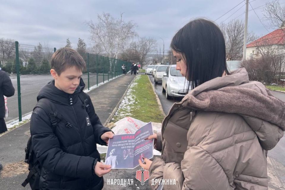 Порядок начинается с нас!. Активисты Народной Дружины Мангуша провели акцию по распространению листовок, направленных на борьбу с вандализмом Порядок начинается с нас!. Активисты Народной Дружины Мангуша провели акцию по распространению листовок, направленных на борьбу с вандализмом