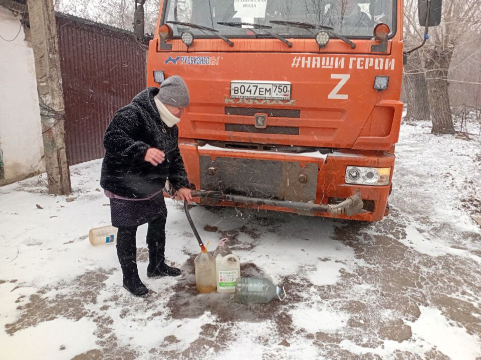 Сегодня, 26 декабря, в Кировском внутригородском районе, согласно поступившим заявкам, был организован подвоз воды для жителей домов, в которые в установленный графиком день не поступила вода Сегодня, 26 декабря, в Кировском внутригородском районе, согласно поступившим заявкам, был организован подвоз воды для жителей домов, в которые в установленный графиком день не поступила вода