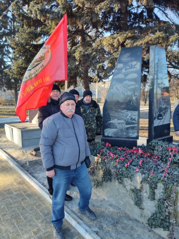 Дмитрий Огилец: В Ясиноватой у памятника. воинам - интернационалистам прошел Дмитрий Огилец: В Ясиноватой у памятника. воинам - интернационалистам прошел