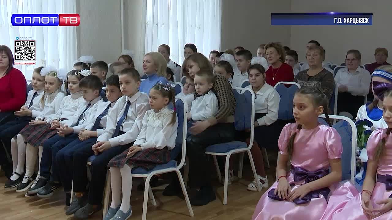 Новогодний праздник в Зугрэсской школе-интернате