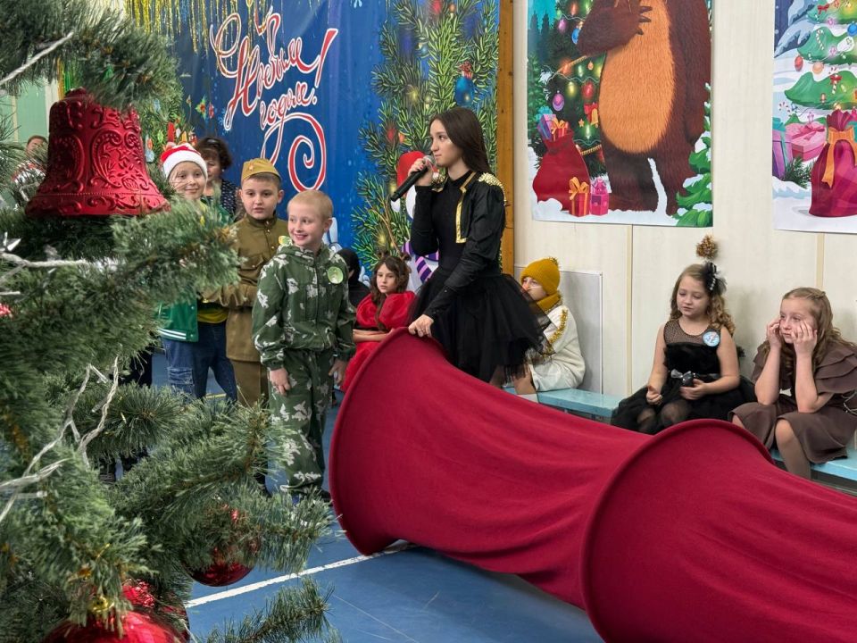 Новогодний утренник: «В гостях у новогодней сказки» в Тельмановской гимназии Новогодний утренник: «В гостях у новогодней сказки» в Тельмановской гимназии