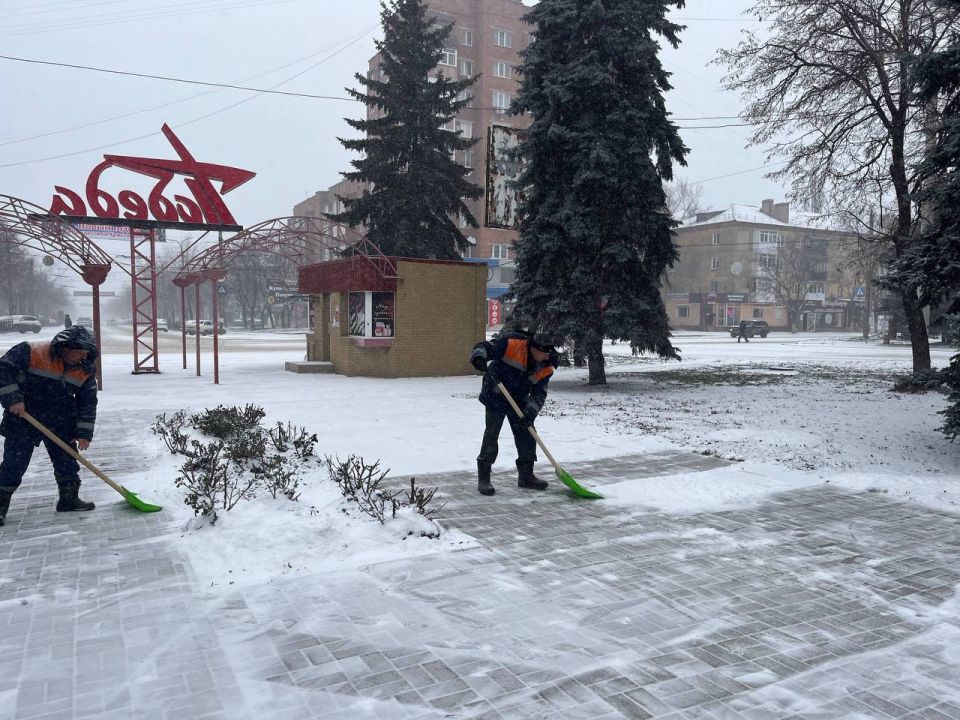МУП «Простор» ежедневно выполняет все необходимые работы по содержанию городских улиц МУП «Простор» ежедневно выполняет все необходимые работы по содержанию городских улиц