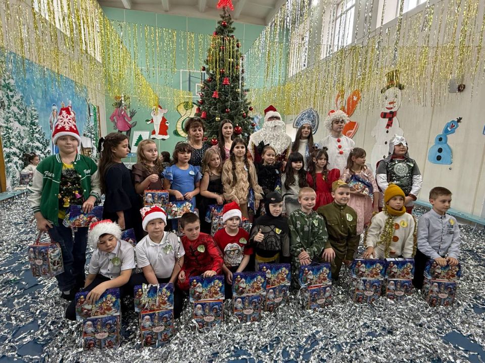 Новогодний утренник: «В гостях у новогодней сказки» в Тельмановской гимназии Новогодний утренник: «В гостях у новогодней сказки» в Тельмановской гимназии