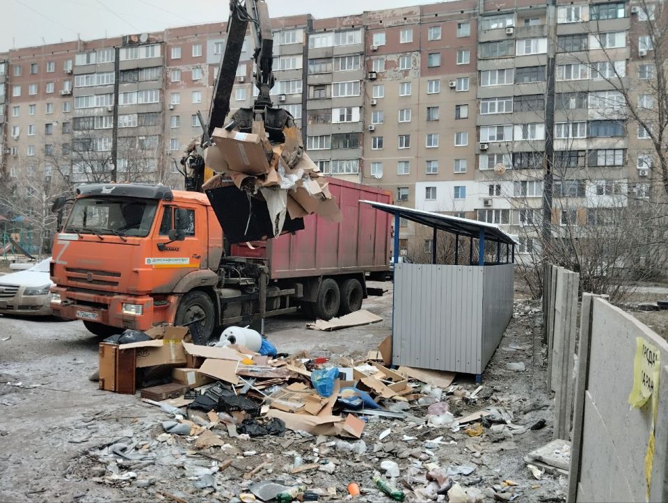 Сегодня, 19 декабря с целью приведения территории в надлежащее санитарное состояние выполнены работы по вывозу крупногабаритных накоплений мусора на контейнерных площадках по адресам: ул. 4й участок, д. 13; ул. Ленина, д.... Сегодня, 19 декабря с целью приведения территории в надлежащее санитарное состояние выполнены работы по вывозу крупногабаритных накоплений мусора на контейнерных площадках по адресам: ул. 4й участок, д. 13; ул. Ленина, д....