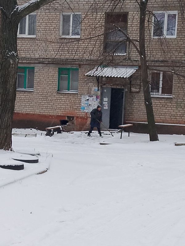 Роман Конев: В связи с выпадением большого количества мокрого снега, в Горловке начались активные работы по обеспечению безопасности дорожного движения Роман Конев: В связи с выпадением большого количества мокрого снега, в Горловке начались активные работы по обеспечению безопасности дорожного движения