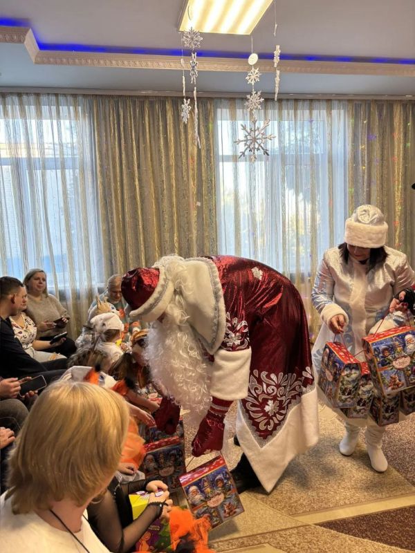 Утренник в ГКДОУ "Луганский детский сад № 11 "Улыбка" Утренник в ГКДОУ "Луганский детский сад № 11 "Улыбка"