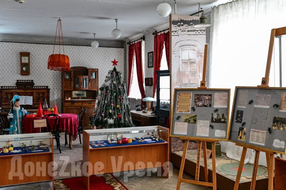 "Новогодняя карусель": в Донецке рассказали об истории праздника и показали его главные атрибуты "Новогодняя карусель": в Донецке рассказали об истории праздника и показали его главные атрибуты