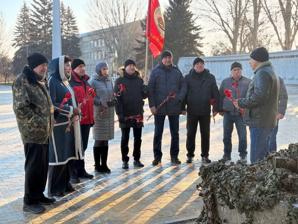 Дмитрий Огилец: В Ясиноватой у памятника. воинам - интернационалистам прошел Дмитрий Огилец: В Ясиноватой у памятника. воинам - интернационалистам прошел