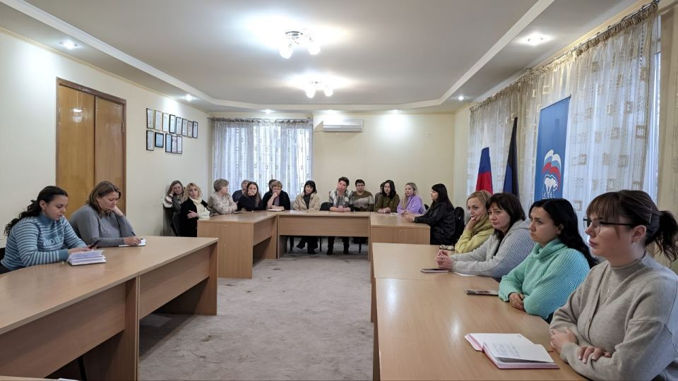 Наталья Бегуненко: Сегодня, 26 декабря, в Управе Петровского внутригородского района Администрации г.о. Донецк состоялась встреча начальника Межрайонной инспекции Федеральной налоговой службы №2 по ДНР Дубовцовой Ольги... Наталья Бегуненко: Сегодня, 26 декабря, в Управе Петровского внутригородского района Администрации г.о. Донецк состоялась встреча начальника Межрайонной инспекции Федеральной налоговой службы №2 по ДНР Дубовцовой Ольги...